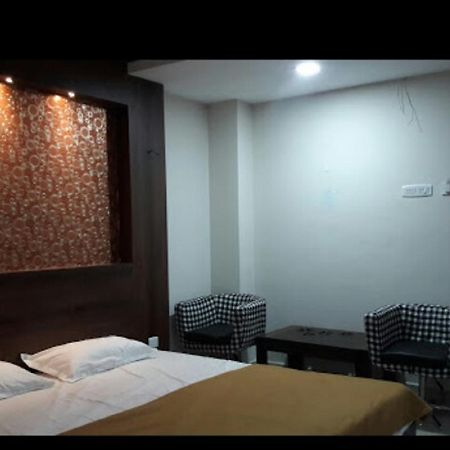 Hotel Gowri Sankar Ambāsamudram Exterior foto