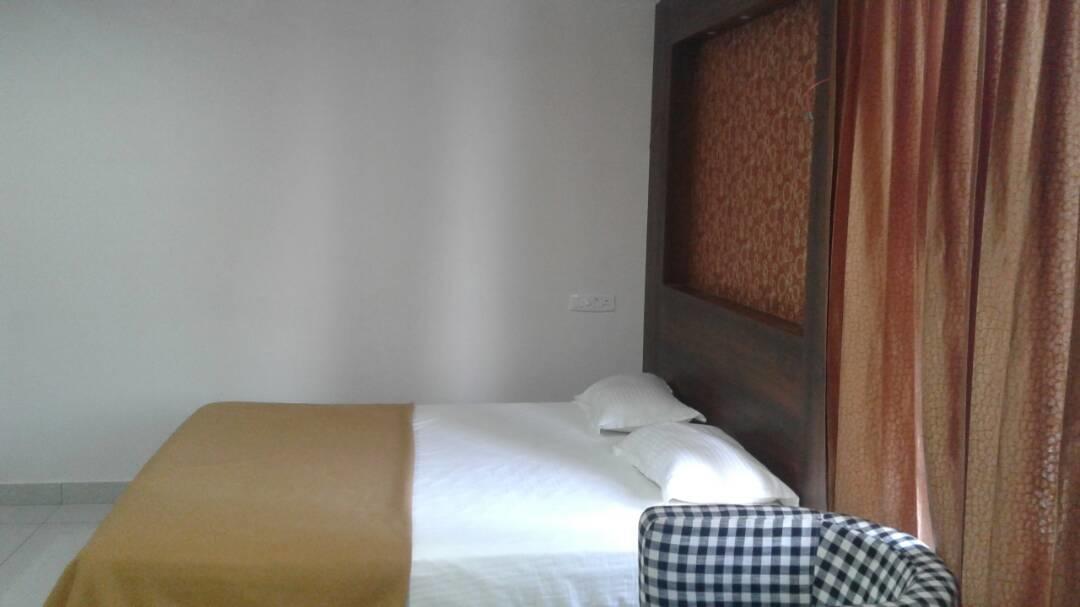 Hotel Gowri Sankar Ambāsamudram Exterior foto