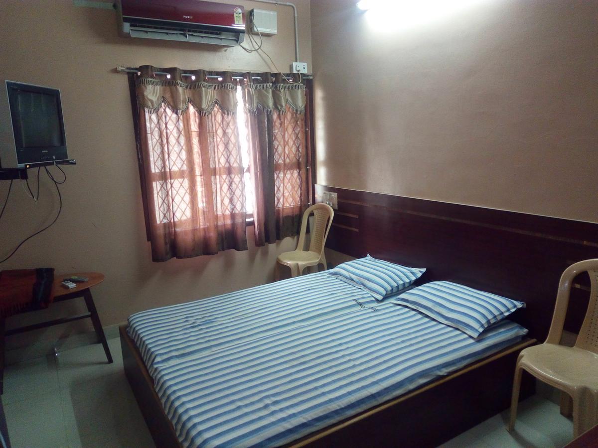 Hotel Gowri Sankar Ambāsamudram Exterior foto