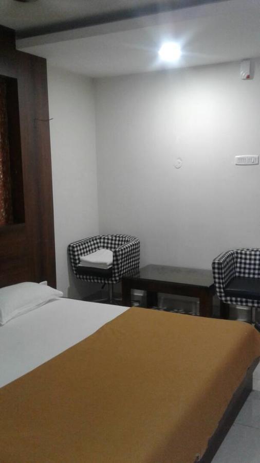 Hotel Gowri Sankar Ambāsamudram Exterior foto