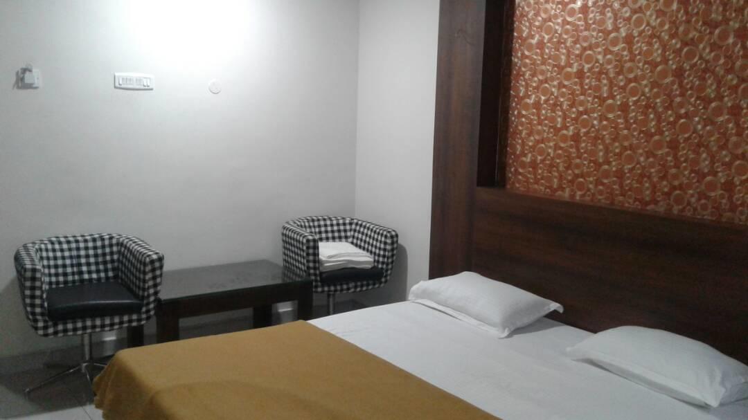 Hotel Gowri Sankar Ambāsamudram Exterior foto