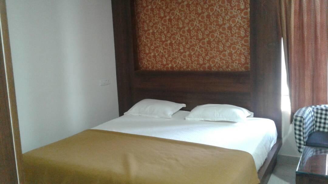 Hotel Gowri Sankar Ambāsamudram Exterior foto
